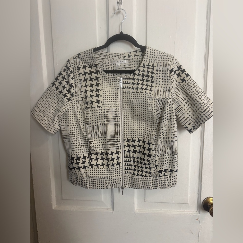 CAbi cropped women’s jacket/blazer, white and black. Zip up. Size medium.